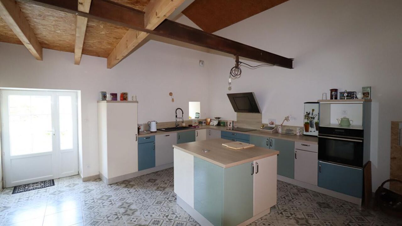 maison 7 pièces 220 m2 à vendre à La Foye-Monjault (79360)