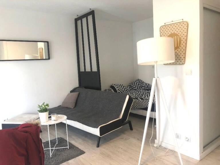 STUDIO MEUBLEE AVEC BALCON - MACON — photo 1
