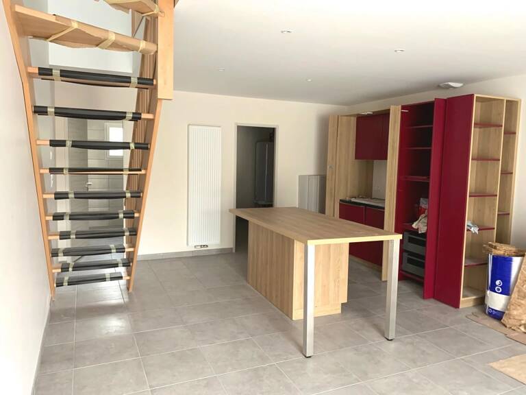 T4 en duplex réhabilité avec jardin - QUINCIEUX — photo 1