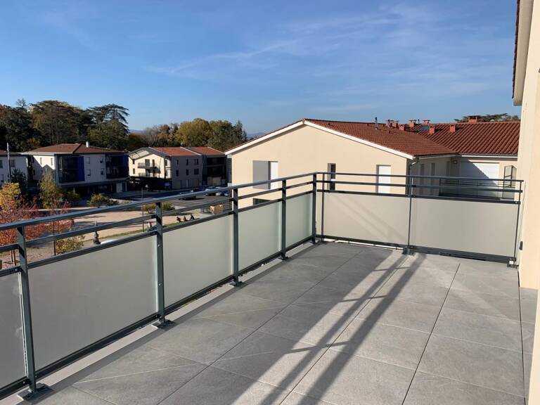 GRAND T4 MEUBLE EN PLEIN CENTRE CHASSELAY — photo 1
