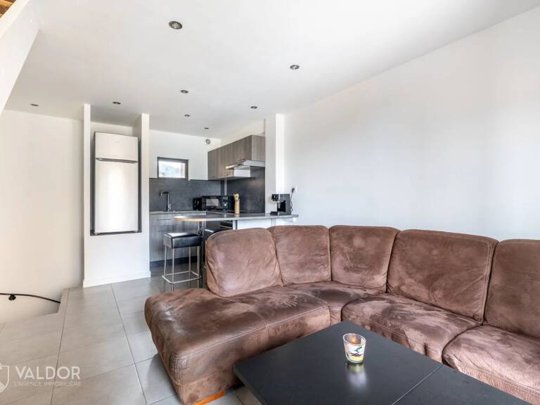 Maison de village en triplex - CHASSELAY — photo 1