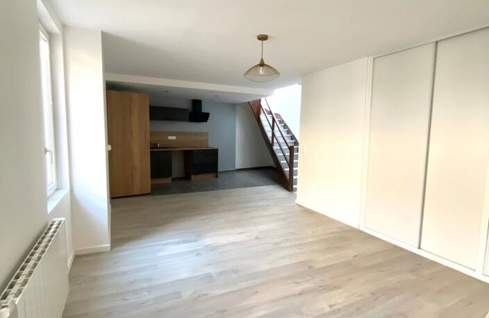 JOLI T3 EN DUPLEX ENTIEREMENT RENOVE - VILLEFRANCHE — photo 2
