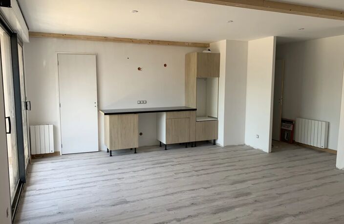 APPARTEMENT EN DUPLEX RENOVE - SAVIGNEUX — photo 2