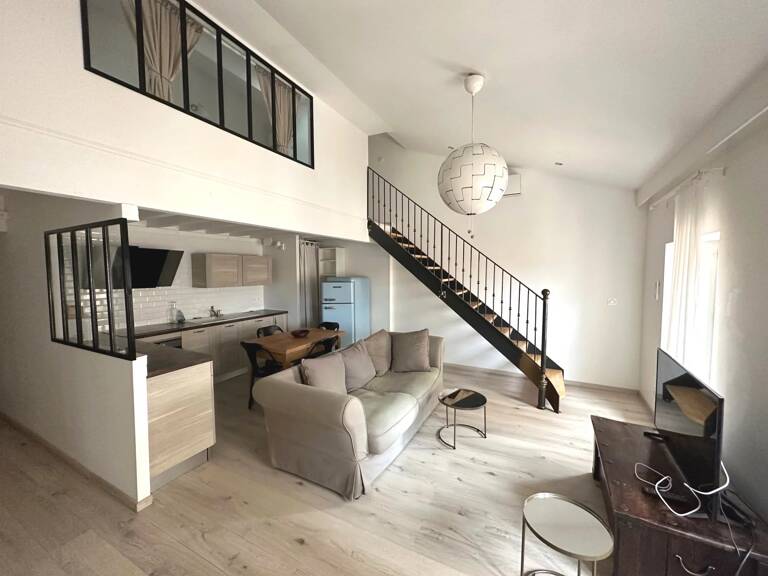 T2 MEUBLE EN DUPLEX AU CENTRE DE VILLEFRANCHE — photo 1