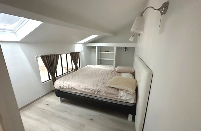 T2 MEUBLE EN DUPLEX AU CENTRE DE VILLEFRANCHE — photo 4