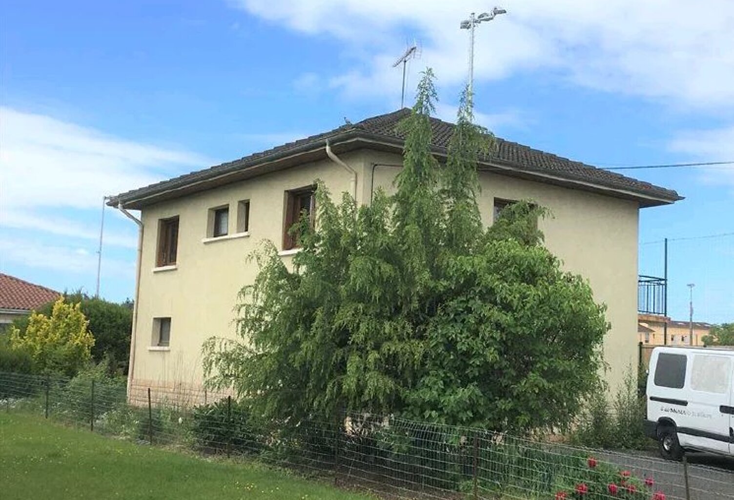 Ancienne maison à Montrevel-en-Bresse — photo 1