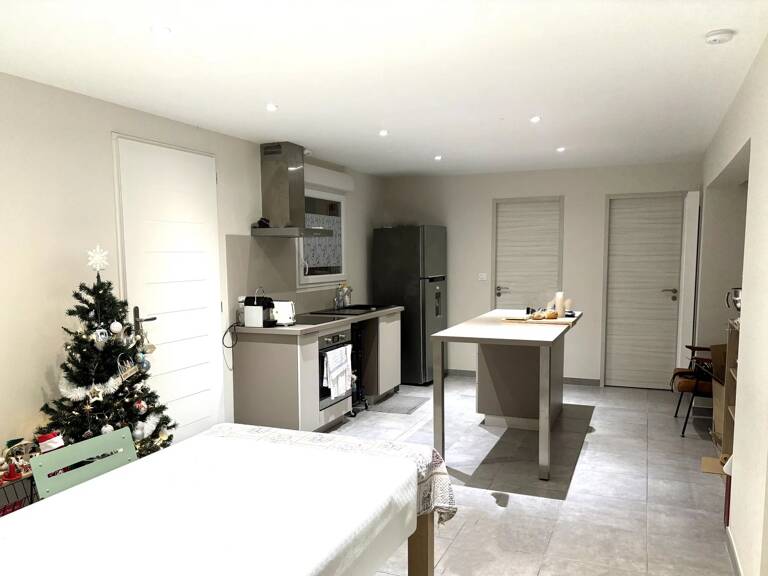 T4 en duplex réhabilité avec jardin - QUINCIEUX — photo 1