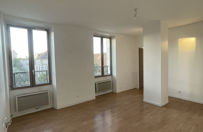 2 PIECES MONTEREAU-FAULT-YONNE VILLE BASSE — photo 2