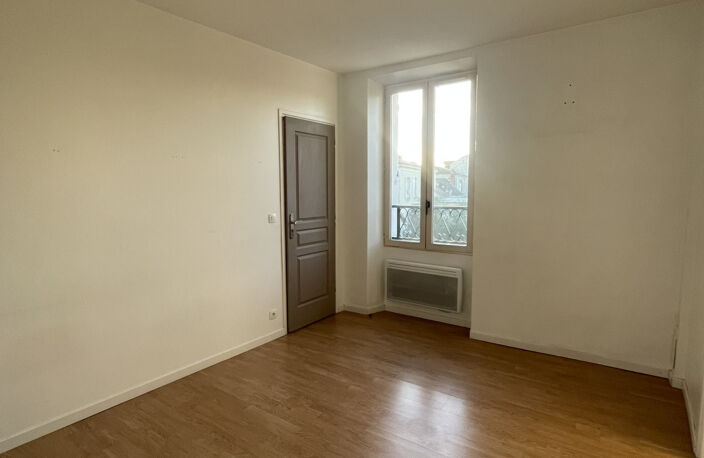 2 PIECES MONTEREAU-FAULT-YONNE VILLE BASSE — photo 3