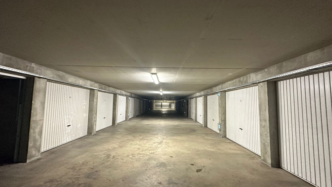 garage  pièces 16 m2 à louer à La Ravoire (73490)