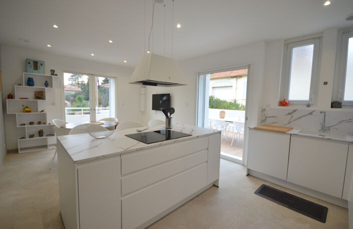 Location haut de Villa en duplex de 110m2 à Portissol meublé — photo 3