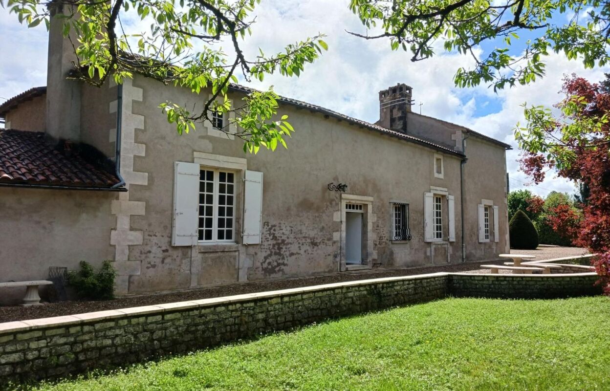 maison 7 pièces 261 m2 à vendre à Chasseneuil-du-Poitou (86360)