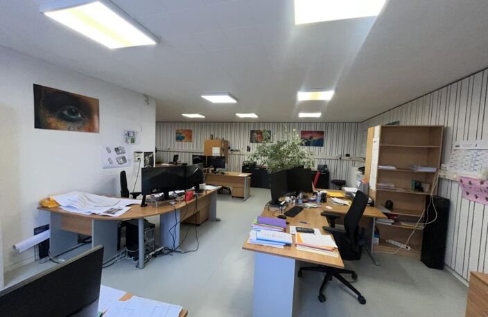 Locaux professionnels avec garage — photo 3