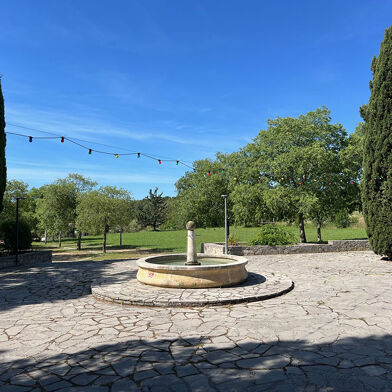 Local industriel  210000 €