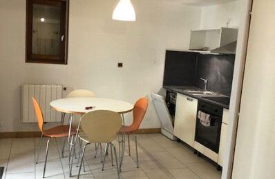 location appartement 450 € CC /mois à proximité de Saint-Romain-de-Benet (17600)