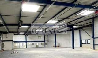Local industriel  1080 m² à louer à Chelles (77500)