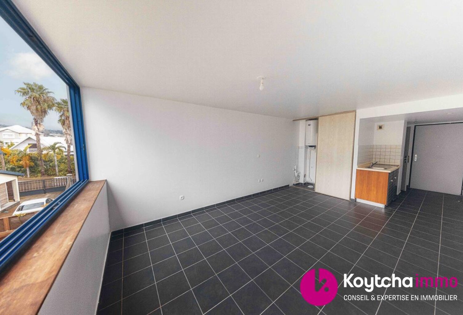 APPARTEMENT T1 | 11ème Km | ASCENSEUR — photo 1