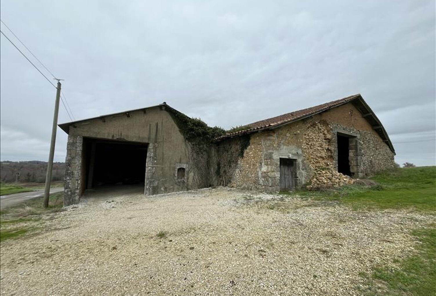Grange de 2 pièces principales — photo 1
