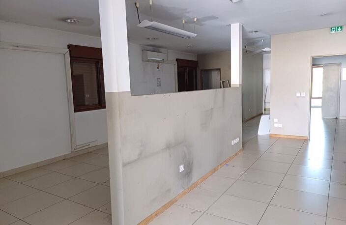 Local professionnel 86.49 m² St. André — photo 5
