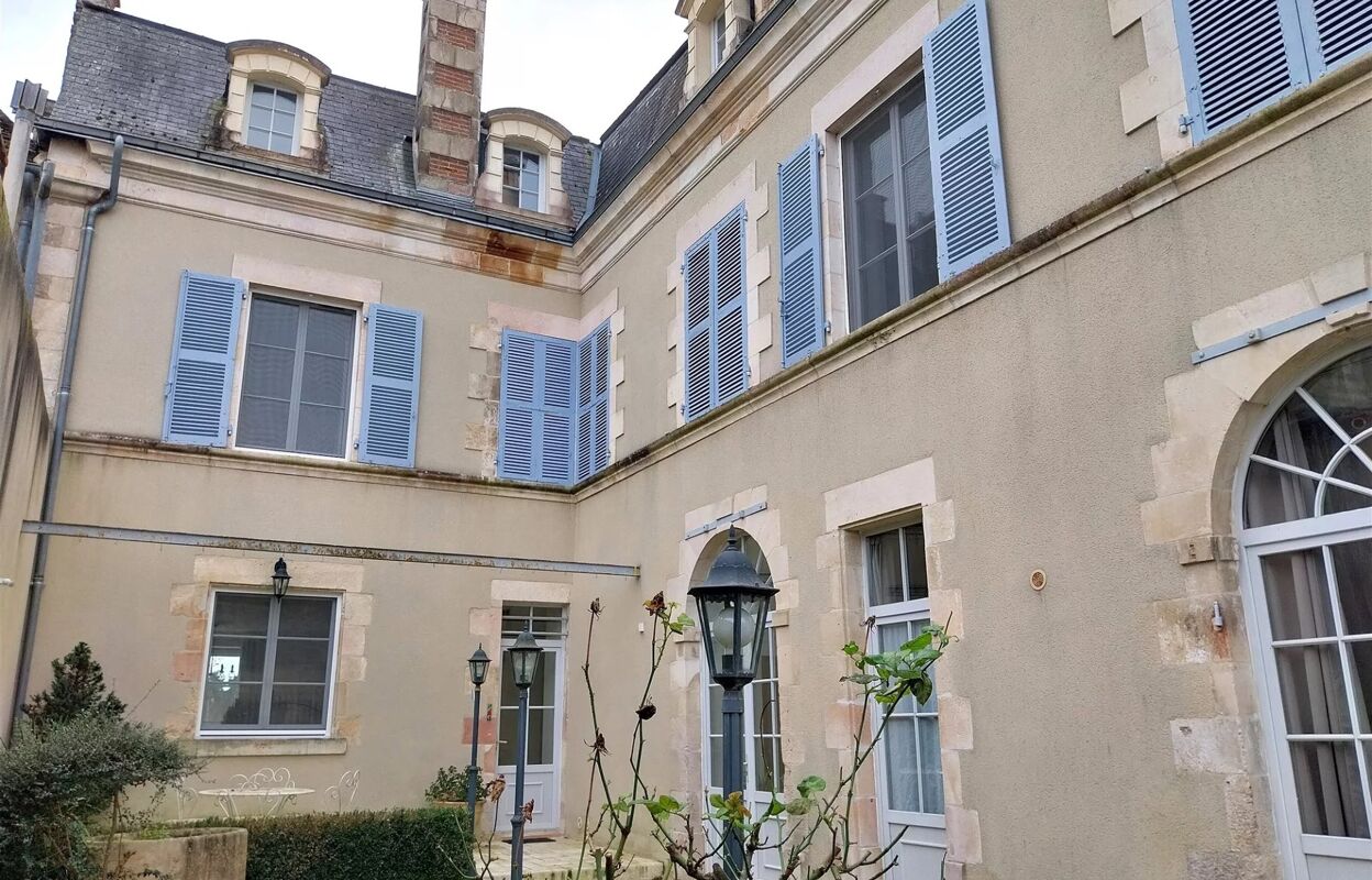 maison 11 pièces 395 m2 à vendre à Saint-Savin (86310)