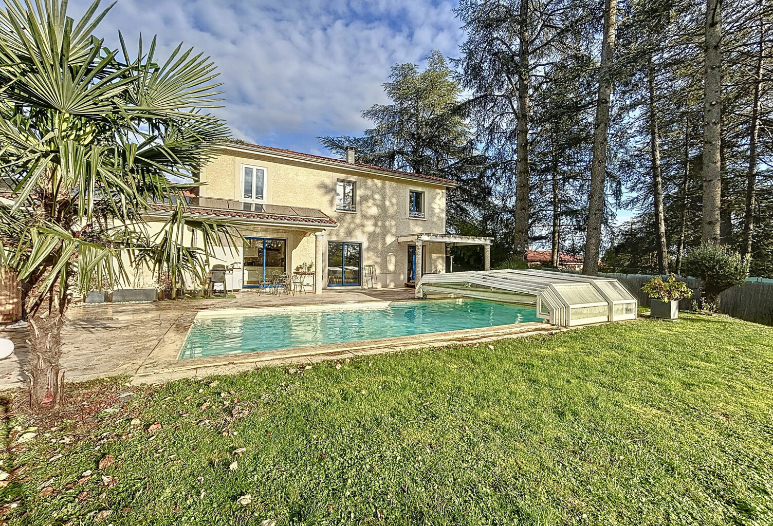 MAISON FAMILIALE D'EXCEPTION À CHARBONNIÈRES-LES-BAINS AVEC — photo 1