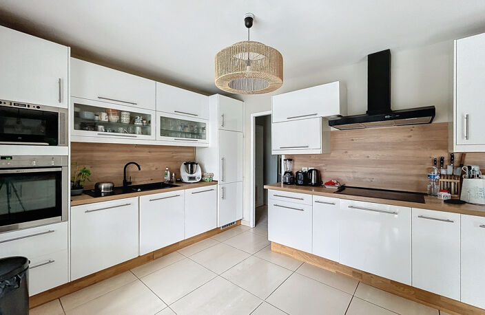 MAISON FAMILIALE D'EXCEPTION À CHARBONNIÈRES-LES-BAINS AVEC — photo 3