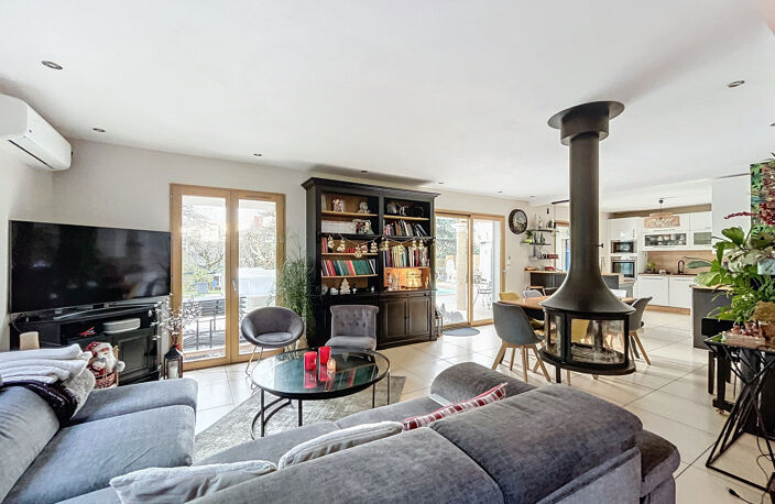 MAISON FAMILIALE D'EXCEPTION À CHARBONNIÈRES-LES-BAINS AVEC — photo 4