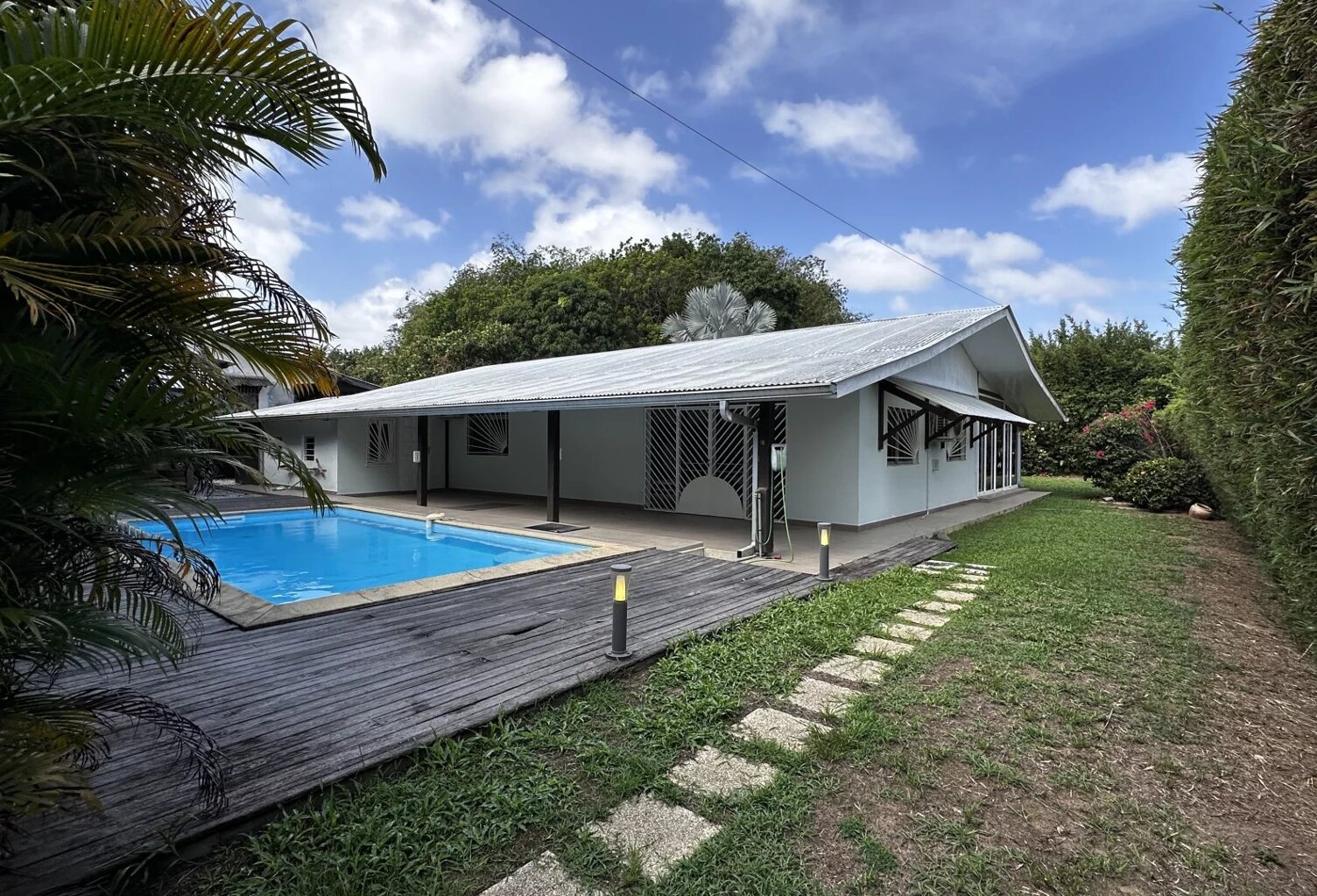 Ensemble immobilier proche de la plage de Remire-Montjoly — photo 1