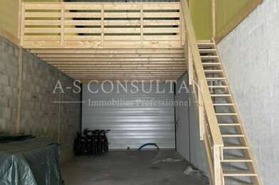 Local industriel  935 €