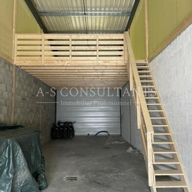 Local industriel  935 €