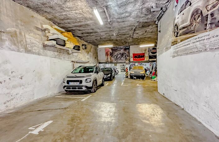 GARAGE 5 voitures + 10 motos rue Mazagran/ Lycée Thiers 13001... — photo 3