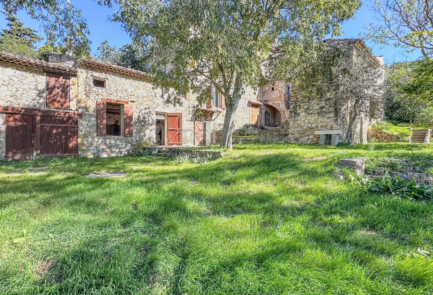Mas du XVIe siècle à rénover de 437m² hameau des Borrys 84460... — photo 1