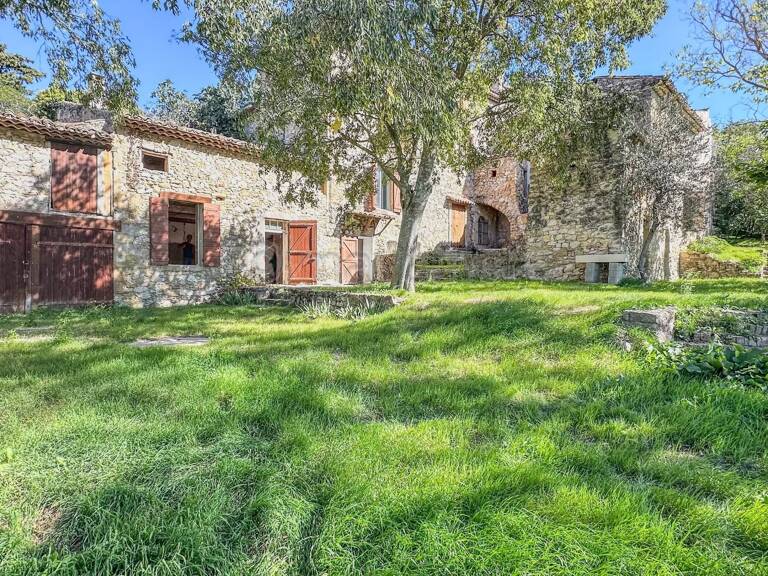 Mas du XVIe siècle à rénover de 437m² hameau des Borrys 84460... — photo 1