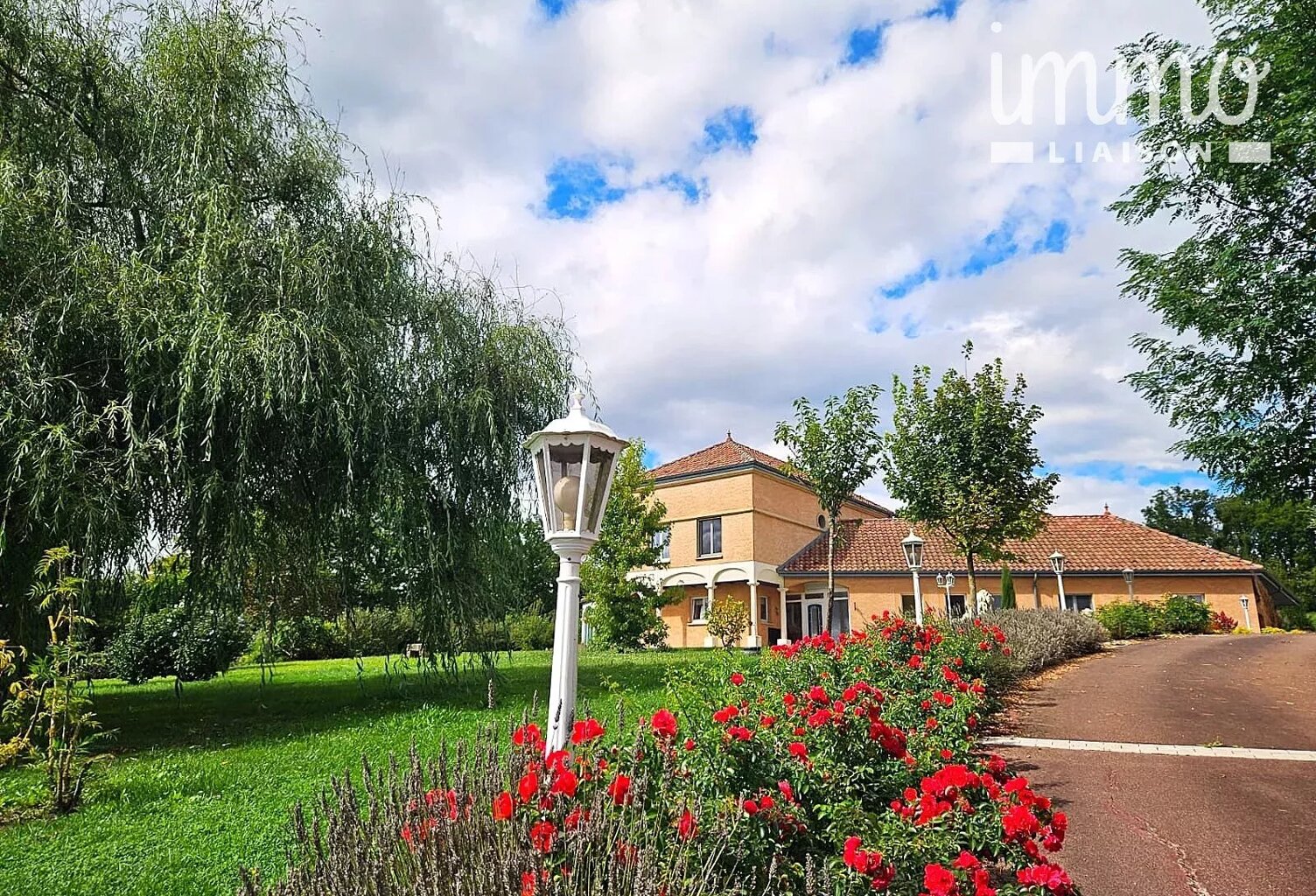 À VENDRE – Propriété d’Exception au Cœur de la Verdure — photo 1