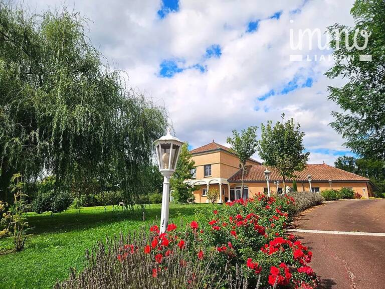 À VENDRE – Propriété d’Exception au Cœur de la Verdure — photo 1