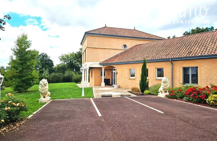 À VENDRE – Propriété d’Exception au Cœur de la Verdure — photo 3