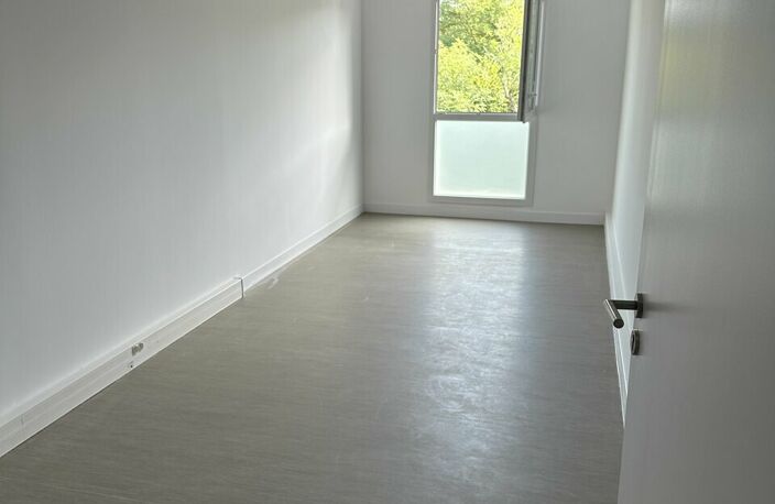 BUREAUX à LOUER — photo 2