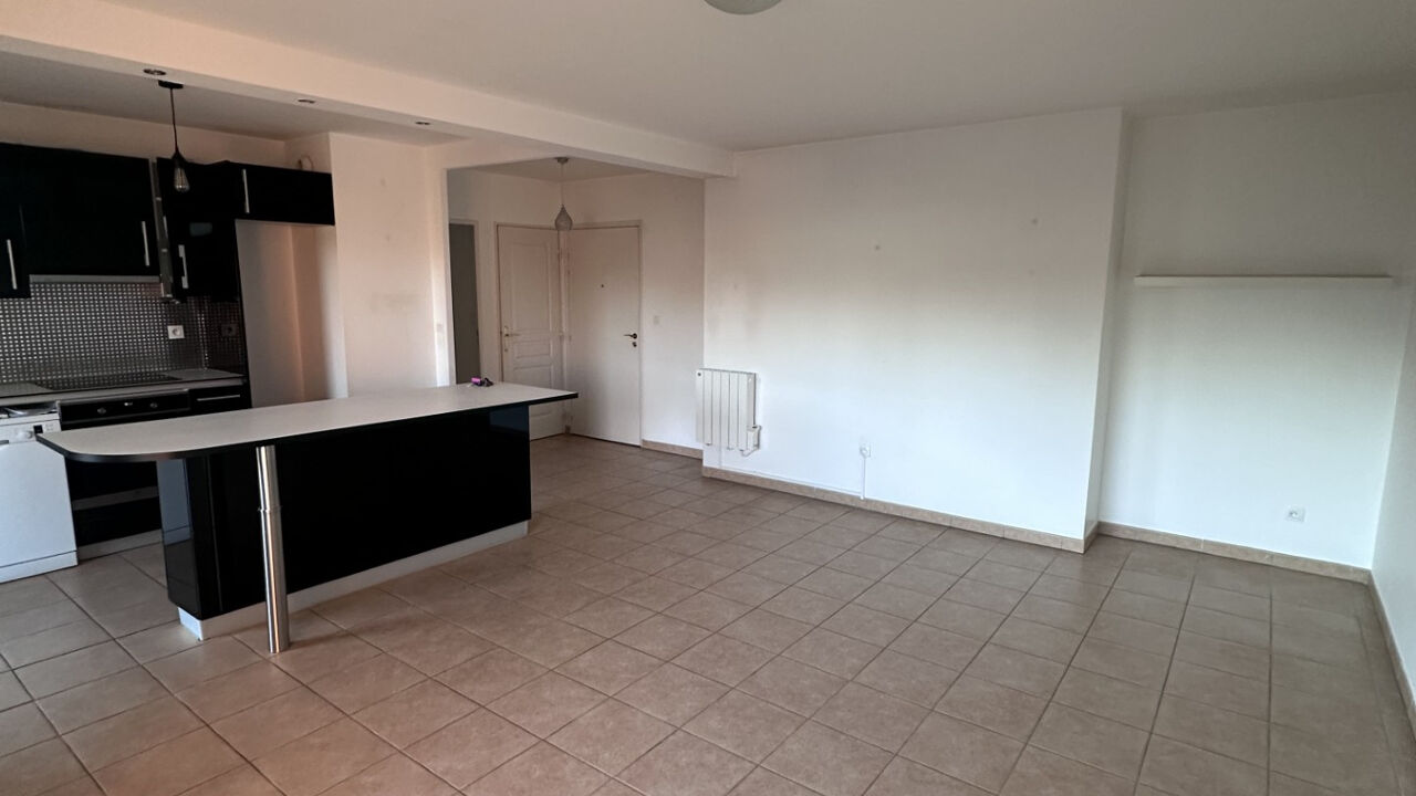 appartement 3 pièces 65 m2 à louer à Lambesc (13410)