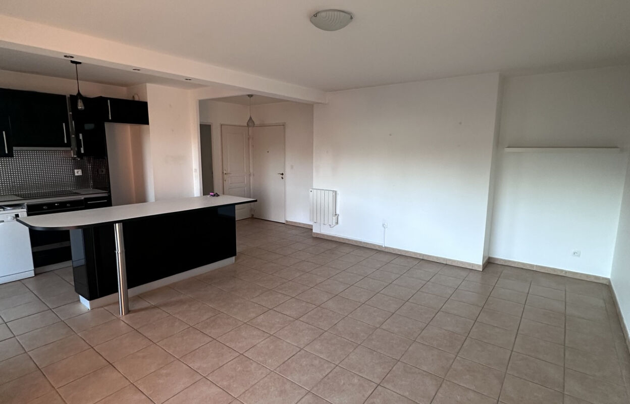 appartement 3 pièces 65 m2 à louer à Lambesc (13410)