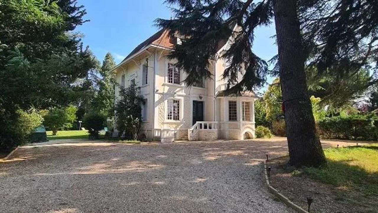 maison 8 pièces 250 m2 à vendre à Bergerac (24100)