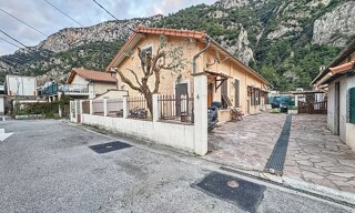Maison 10 Pièces 200 m² à vendre à La Roquette-sur-Var (06670)