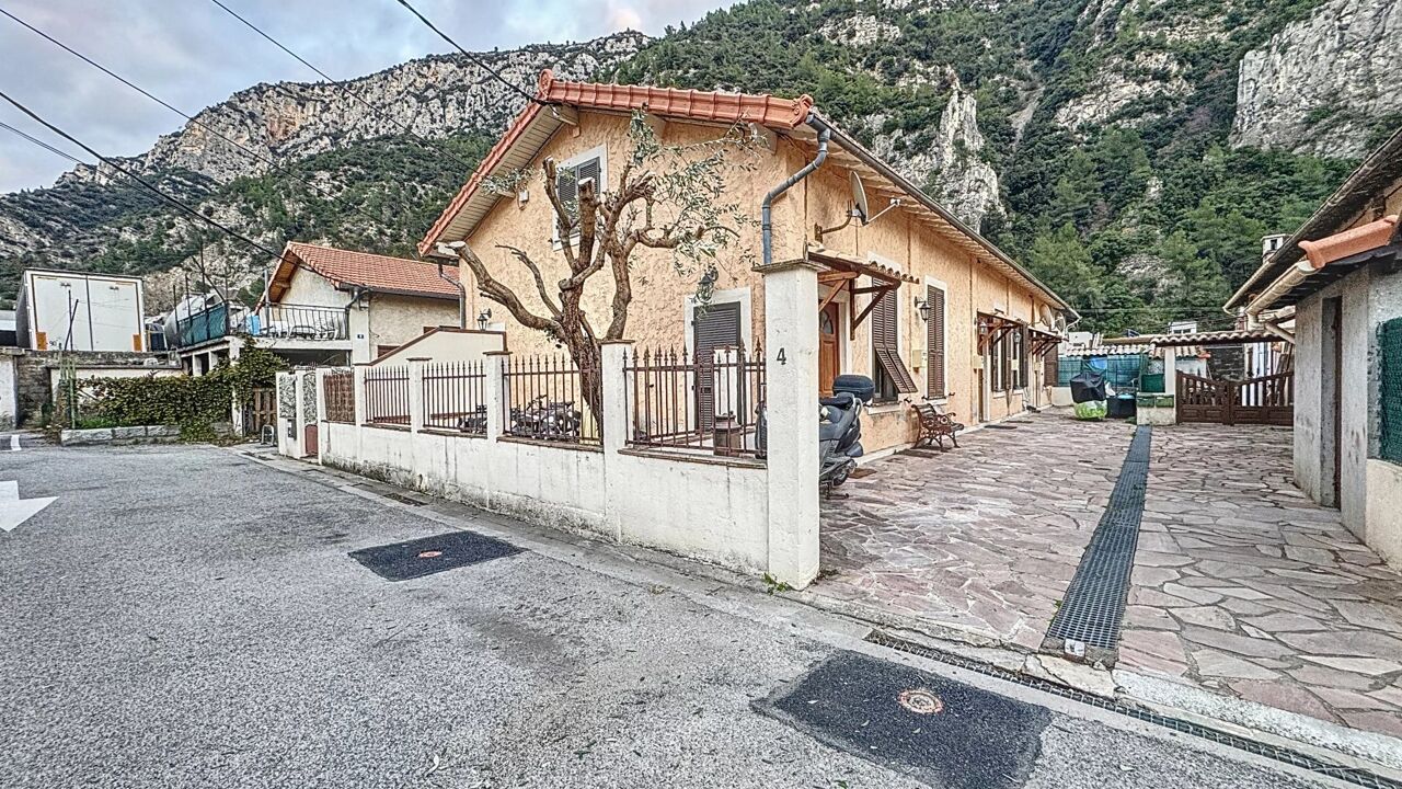 maison 10 pièces 200 m2 à vendre à La Roquette-sur-Var (06670)