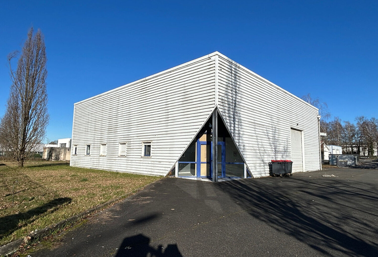 Pau Nord proche Larribau, local 500m² divisible, en parfait état — photo 1