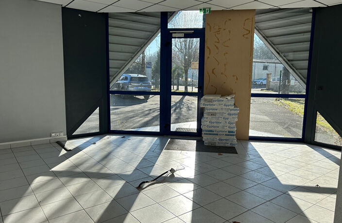 Pau Nord proche Larribau, local 500m² divisible, en parfait état — photo 5