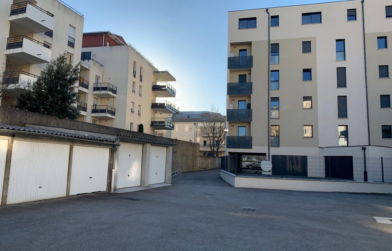 garage  pièces 15 m2 à louer à Valence (26000)