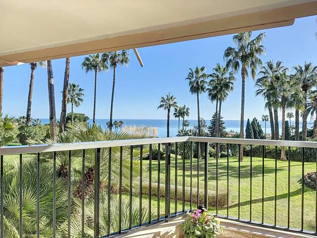 Appartement d’Exception avec Vue Mer Panoramique – Super Cannes — photo du bien