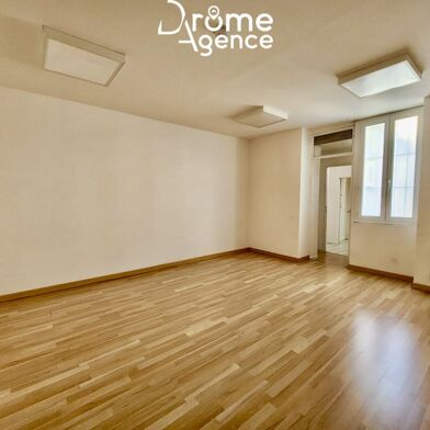 Appartement 3 pièces 775 €
