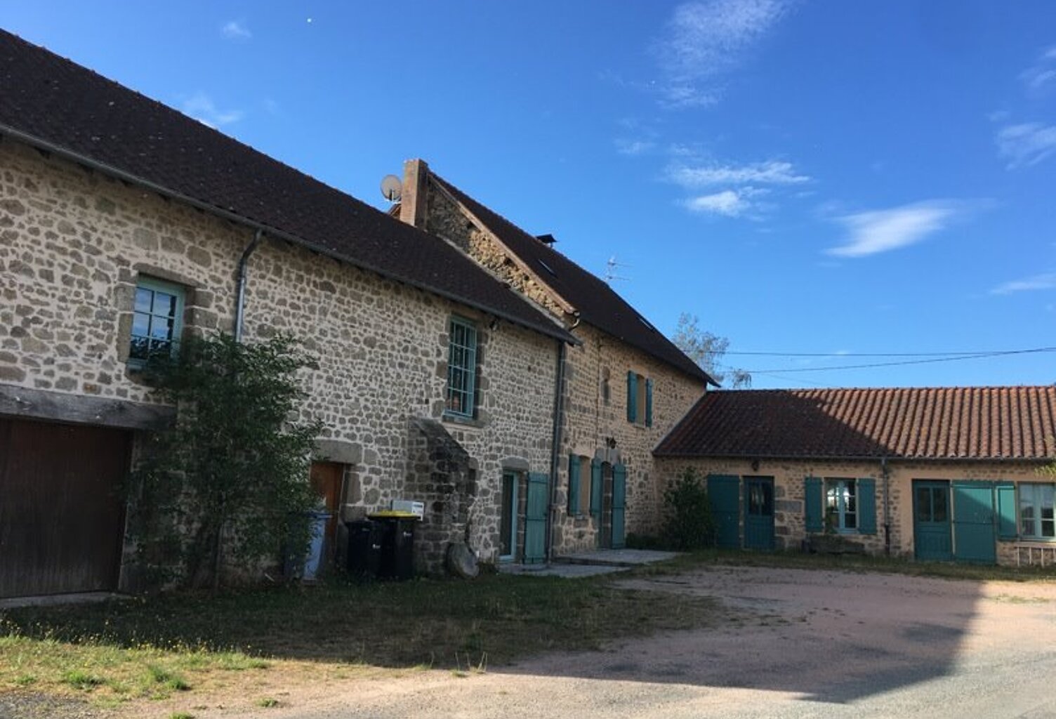 Maison en pierre de 6 pièces principales — photo 1
