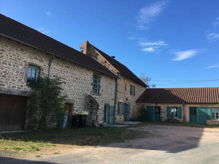 Maison en pierre de 6 pièces principales — photo 1