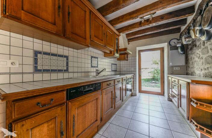 Maison en pierre de 6 pièces principales — photo 2